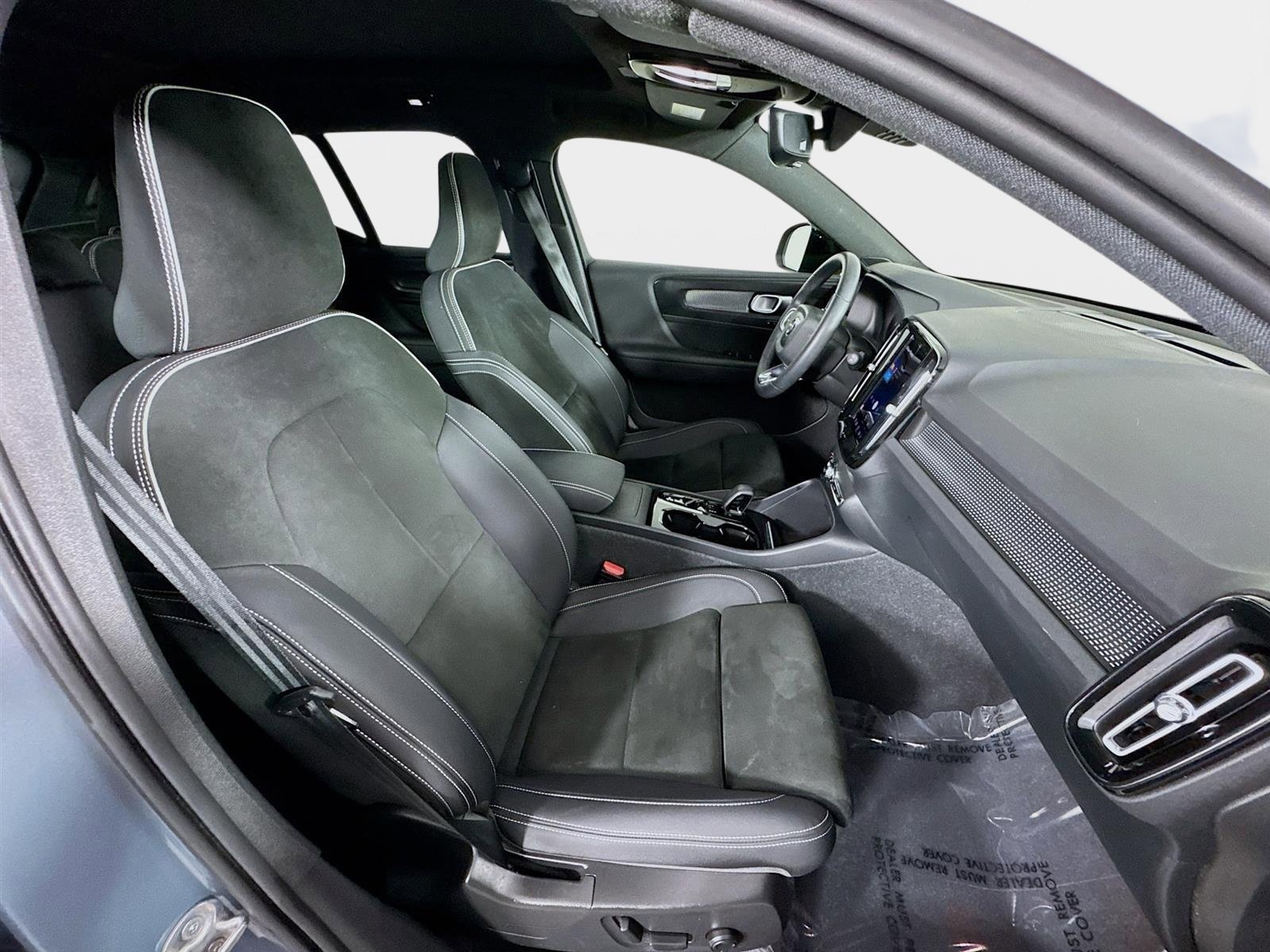 Used 2023 Volvo XC40 B5 Plus w/ Climate Package AWD/4WD image 30