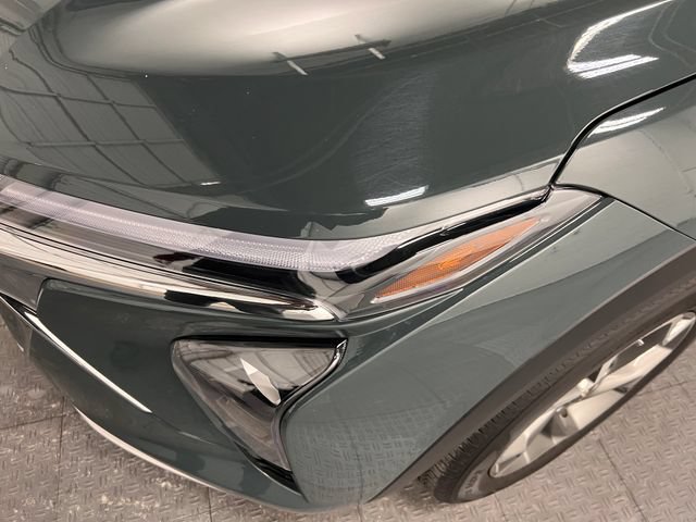 Used 2025 Chevrolet Trax LT FWD image 9