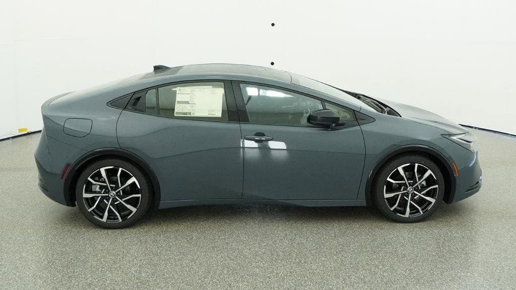 New 2026 Toyota Prius Plug-In Hybrid FWD image 11