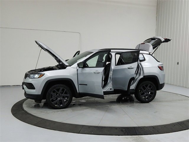 New 2026 Jeep Compass Latitude image 12