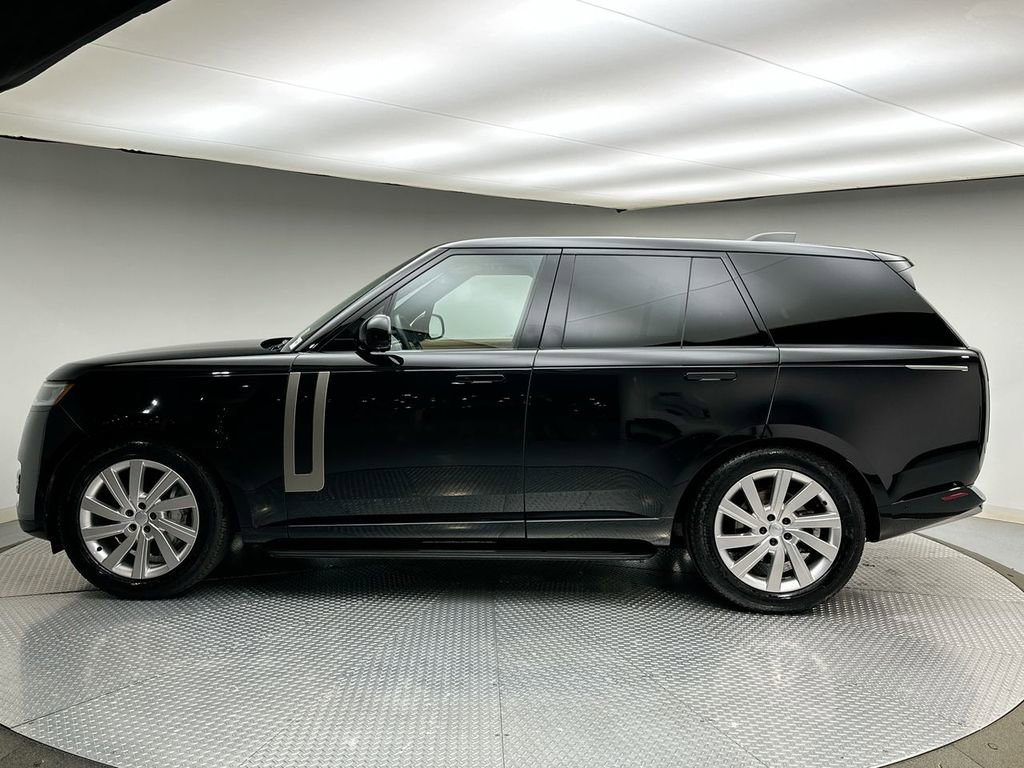 Used 2024 Land Rover Range Rover SE image 2
