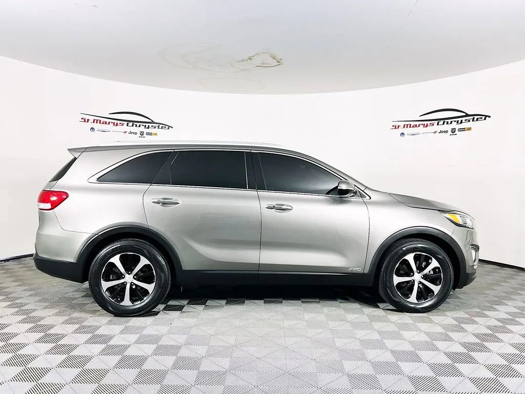 Used 2017 Kia Sorento EX image 9