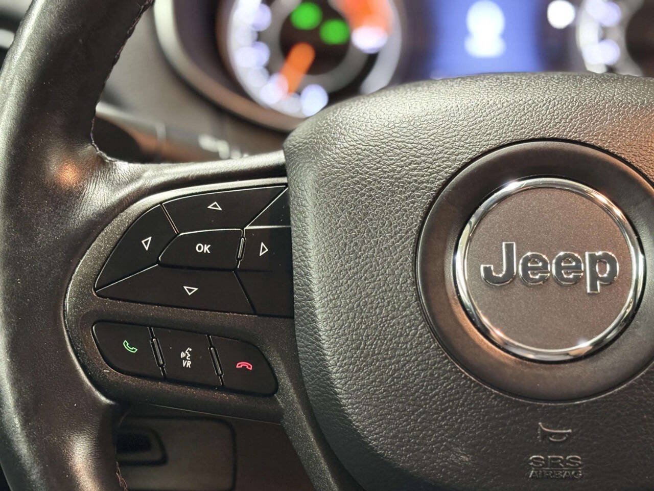 Used 2019 Jeep Cherokee Trailhawk w/ Cold Weather Group AWD/4WD image 33