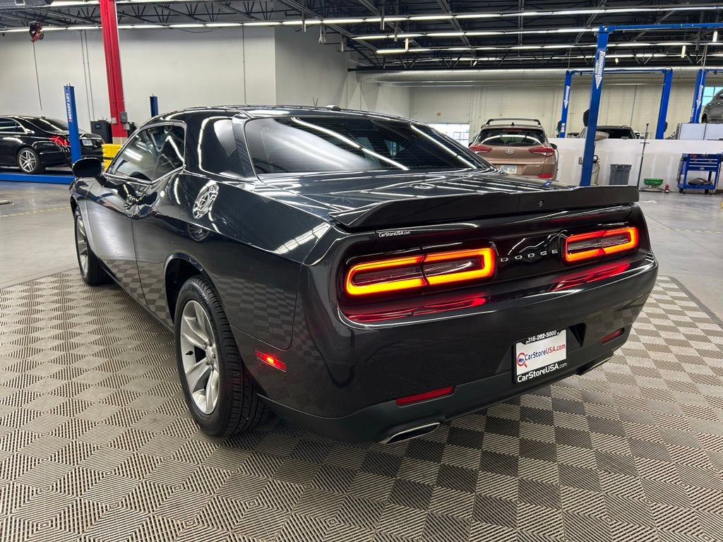 Used 2018 Dodge Challenger SXT RWD image 9