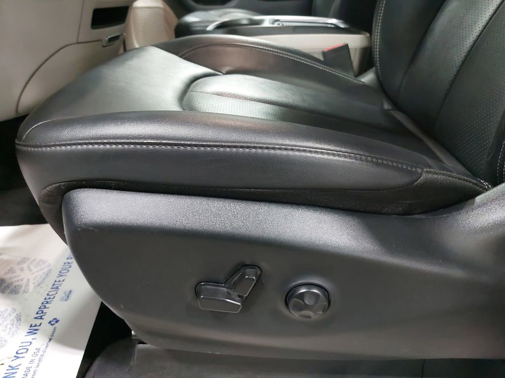Used 2024 Chrysler Pacifica Touring-L FWD image 28