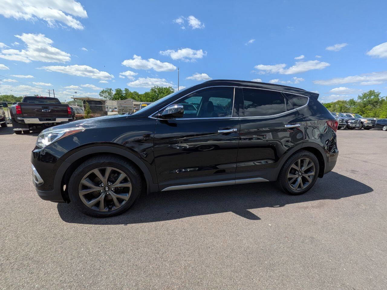 Used 2017 Hyundai Santa Fe Sport AWD/4WD image 2