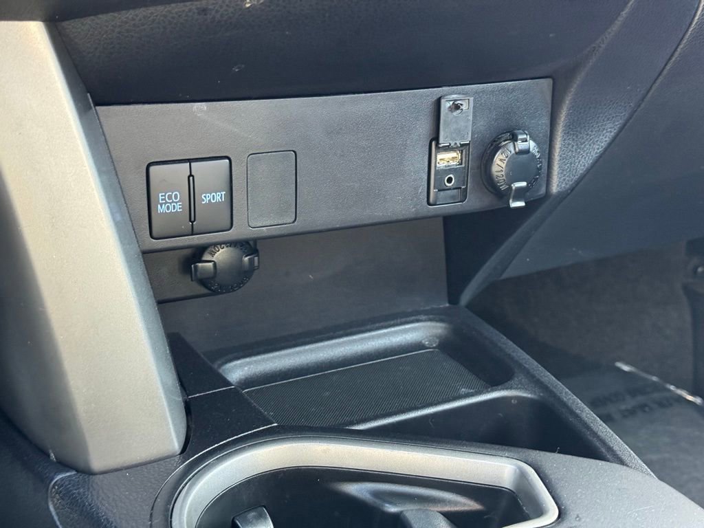 Used 2017 Toyota RAV4 LE image 34