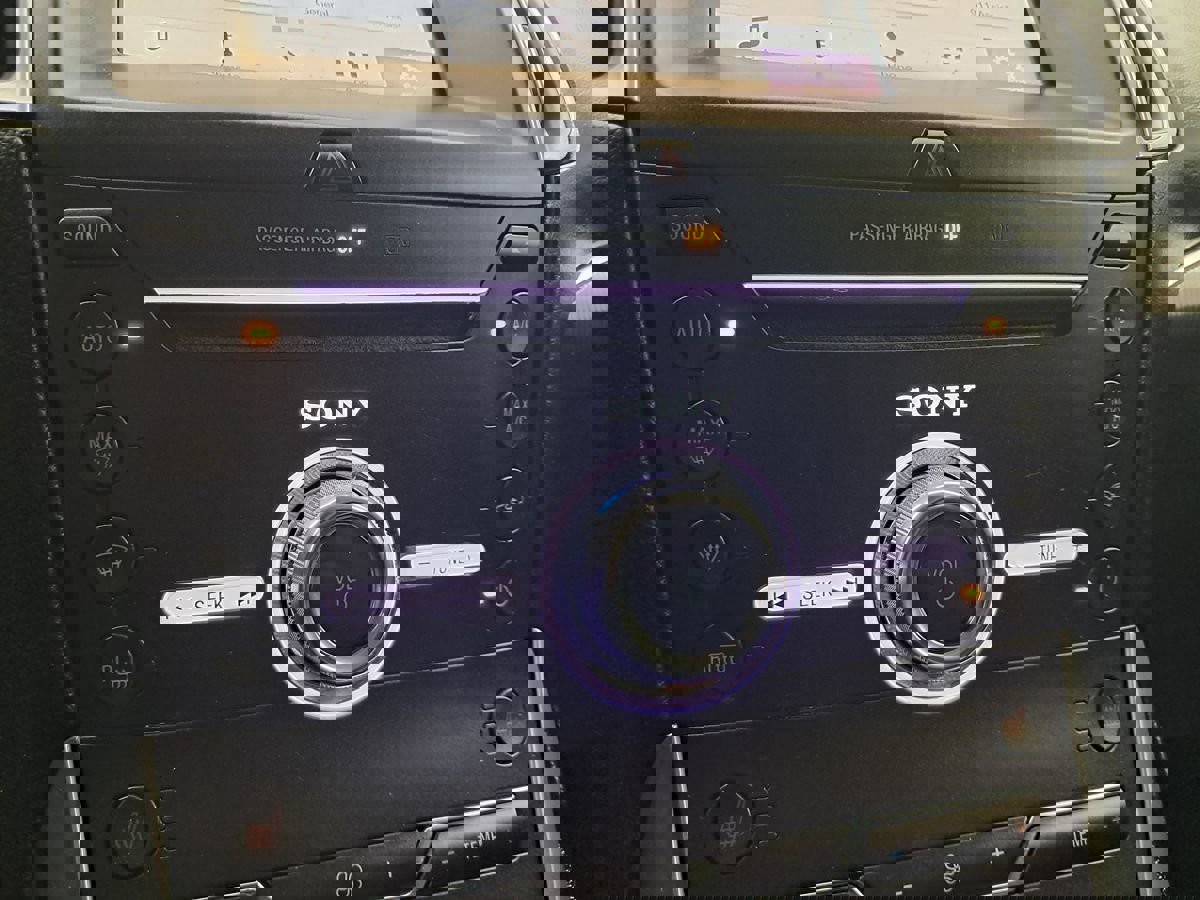 Used 2017 Ford Edge Titanium FWD image 25