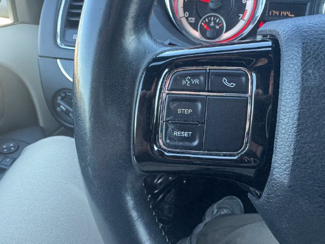 Used 2017 Dodge Grand Caravan SXT FWD image 27