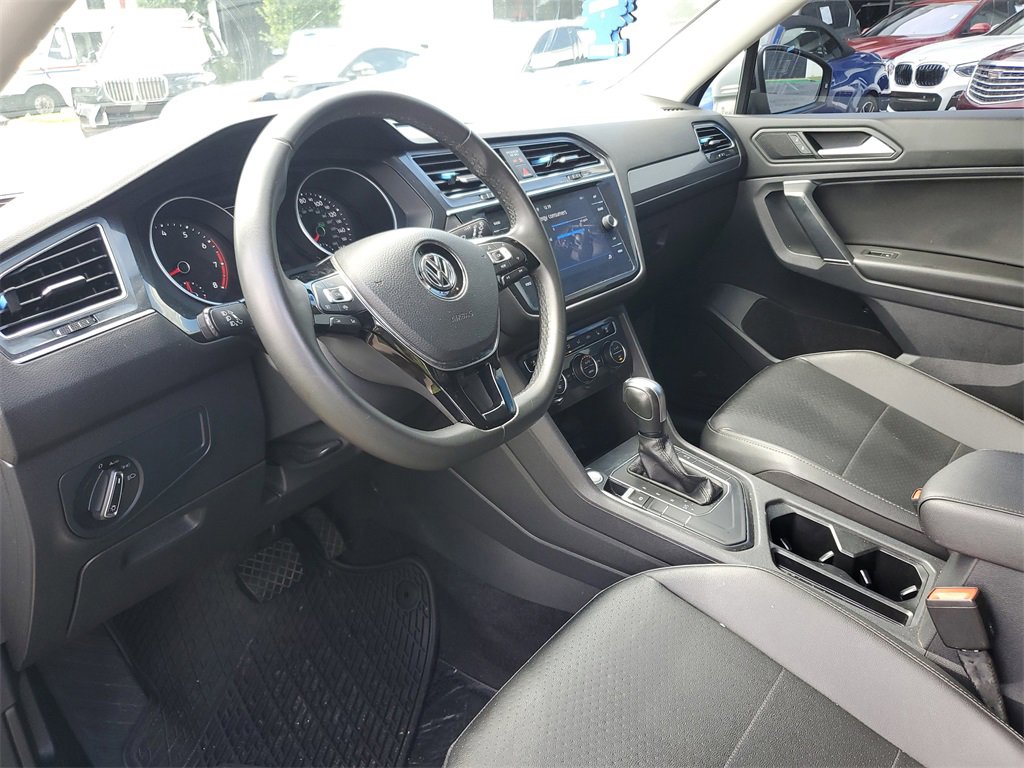 Used 2020 Volkswagen Tiguan SE image 16