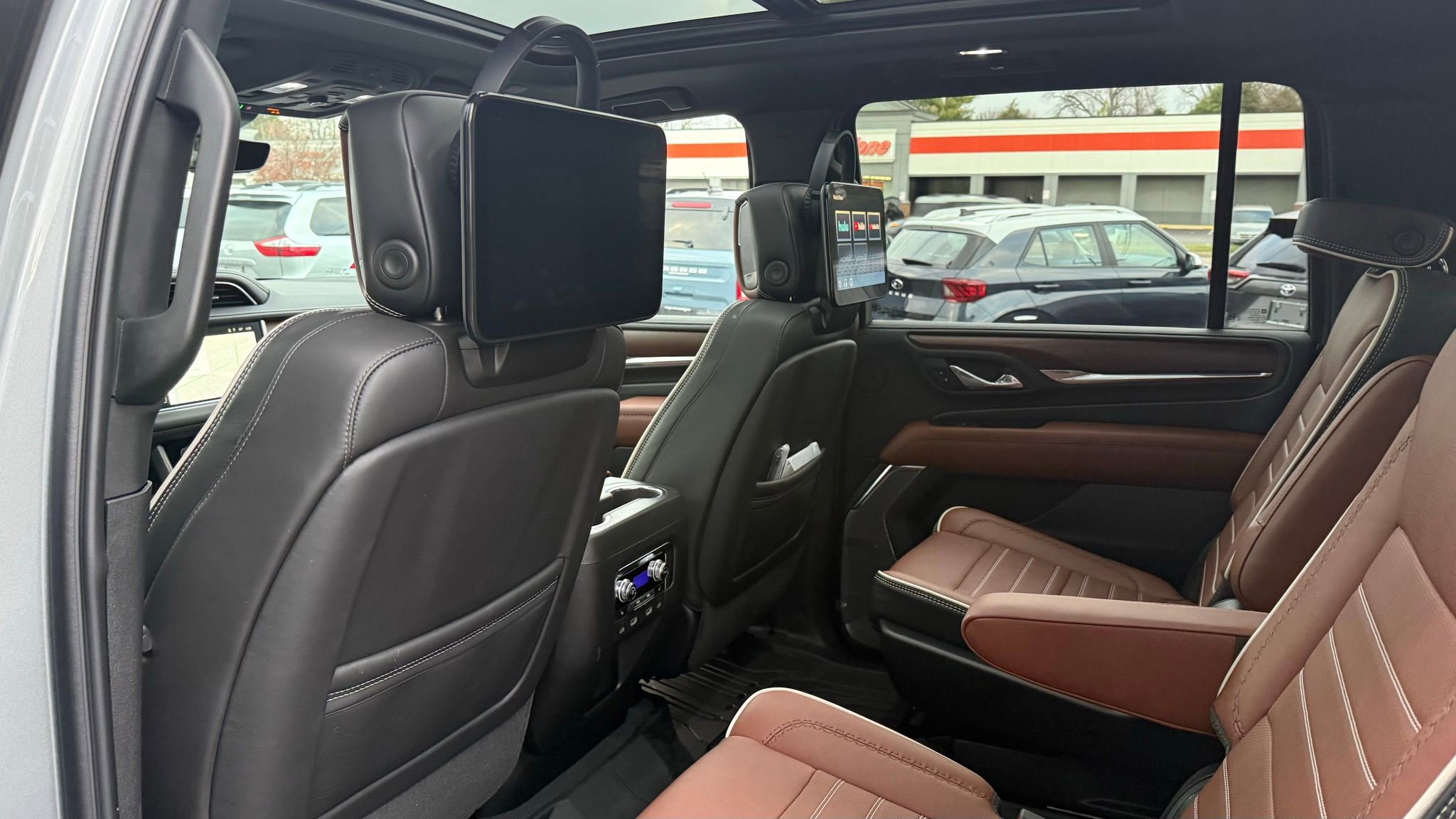 Used 2024 GMC Yukon XL Denali Ultimate image 40