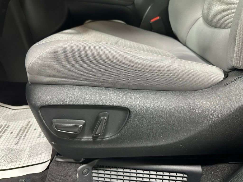 Used 2025 Toyota Sienna LE image 12