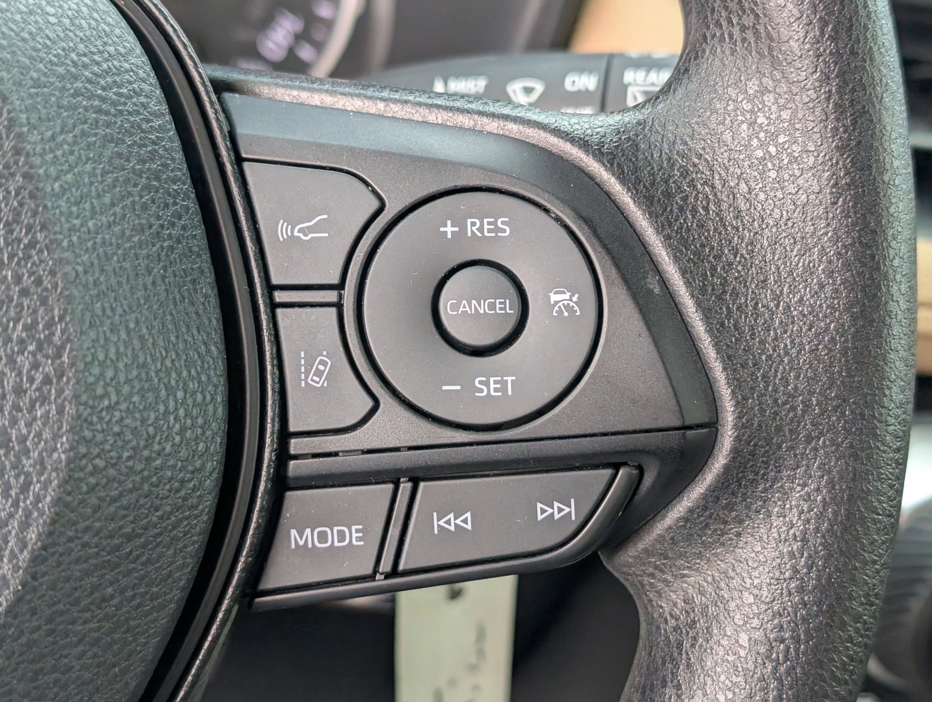 Used 2020 Toyota RAV4 LE image 19