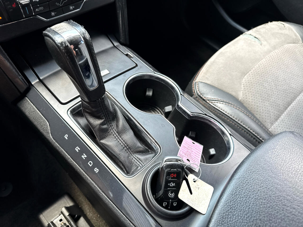 Used 2017 Ford Explorer XLT w/ Equipment Group 202A image 28