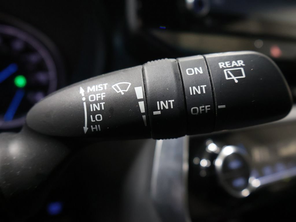 Used 2022 Toyota Venza XLE image 39