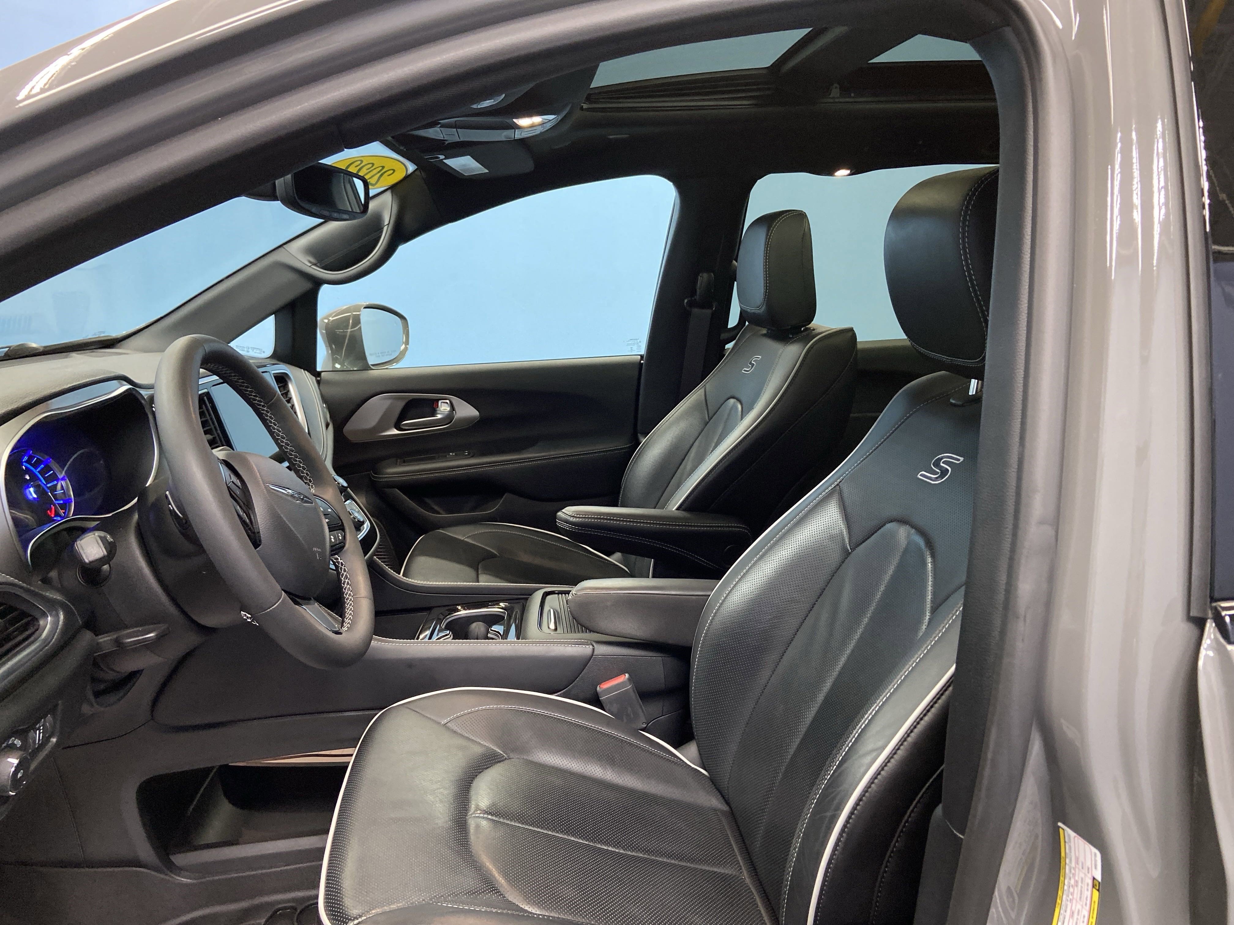 Used 2022 Chrysler Pacifica Limited w/ S Appearance Package image 9