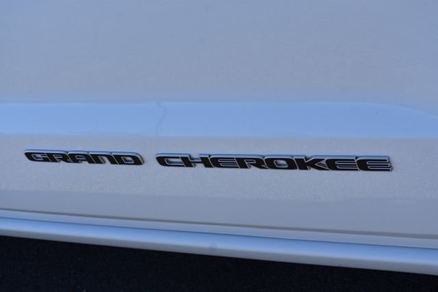 Used 2020 Jeep Grand Cherokee Overland AWD/4WD image 12