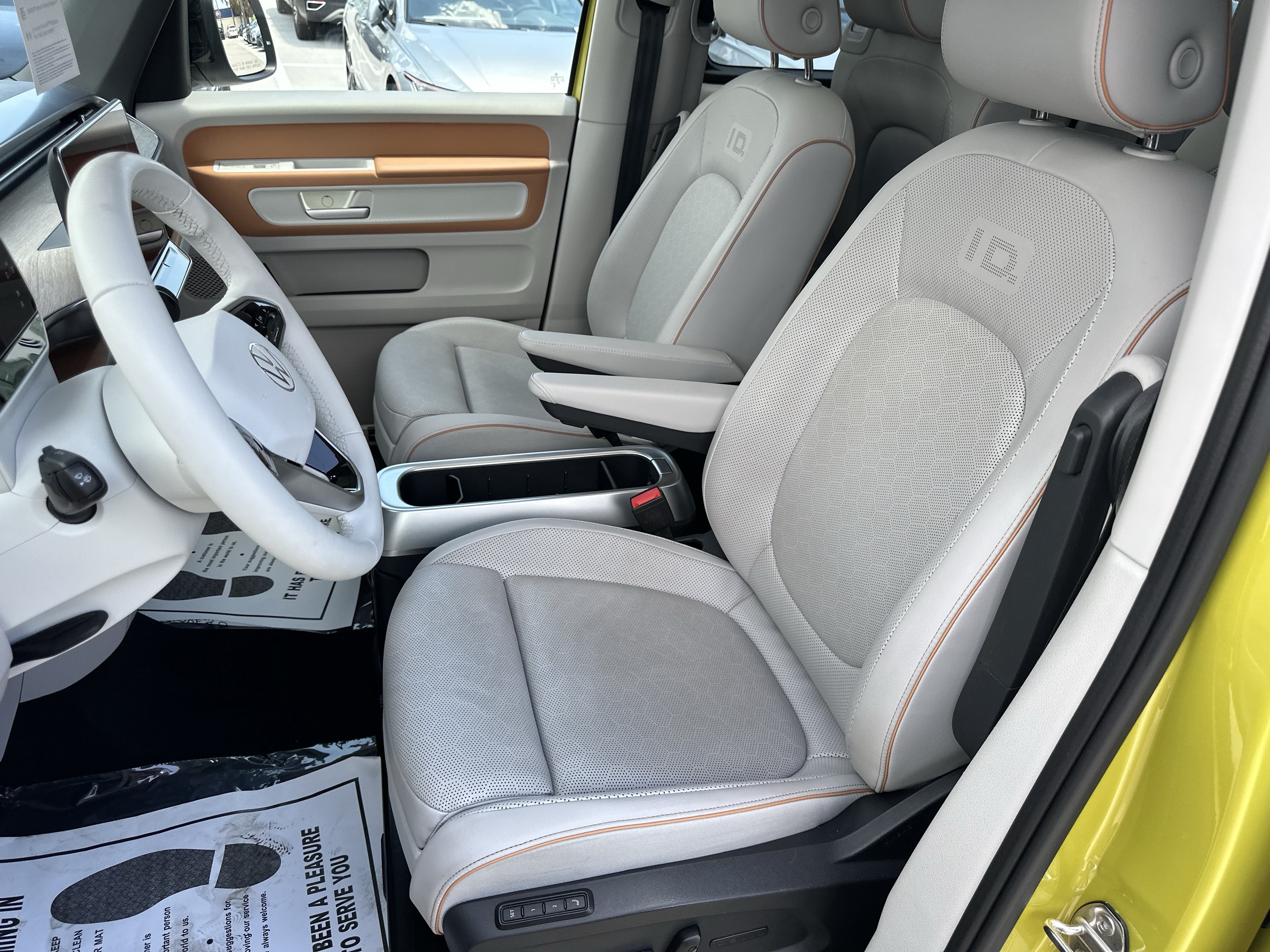 Certified 2025 Volkswagen ID. Buzz Pro S Plus w/ Cupholders Package RWD image 11