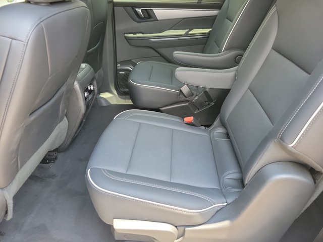 Used 2025 Buick Enclave Preferred AWD/4WD image 8