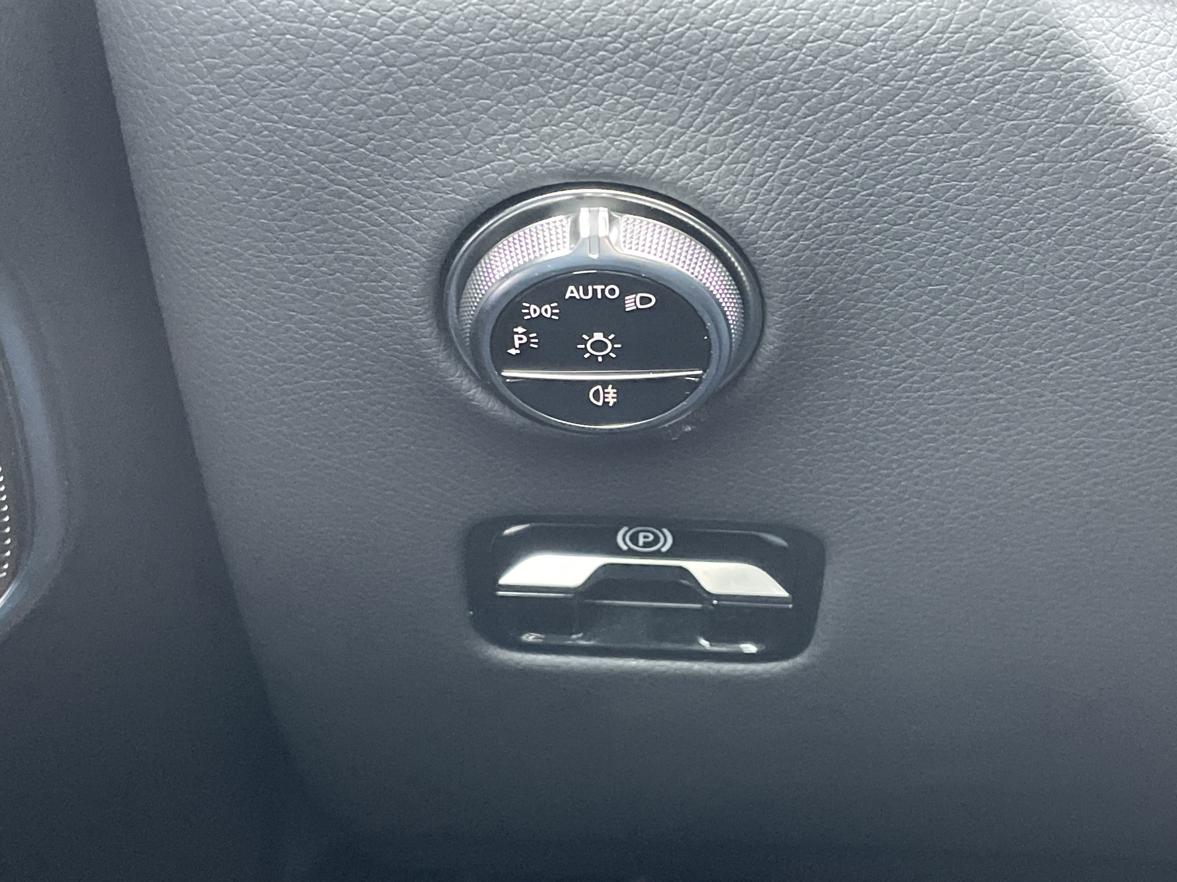 Certified 2025 Mercedes-Benz GLC 300 4MATIC image 29