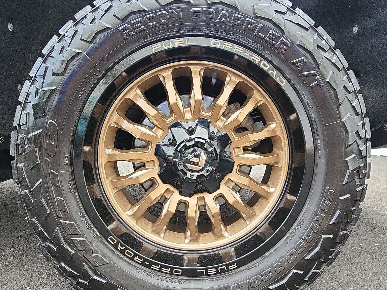 Used 2019 Chevrolet Silverado 1500 High Country w/ Technology Package AWD/4WD image 9