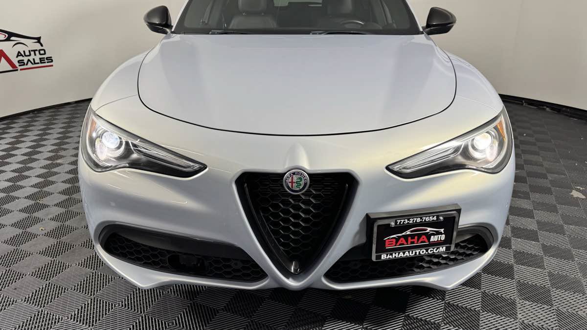 Used 2020 Alfa Romeo Stelvio Ti Sport w/ Quick Order Package 22S Sport AWD/4WD image 9