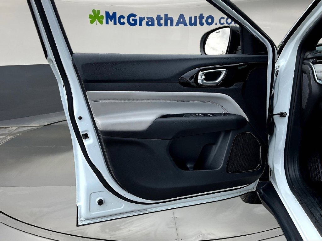 Used 2025 Jeep Compass Limited AWD/4WD image 23