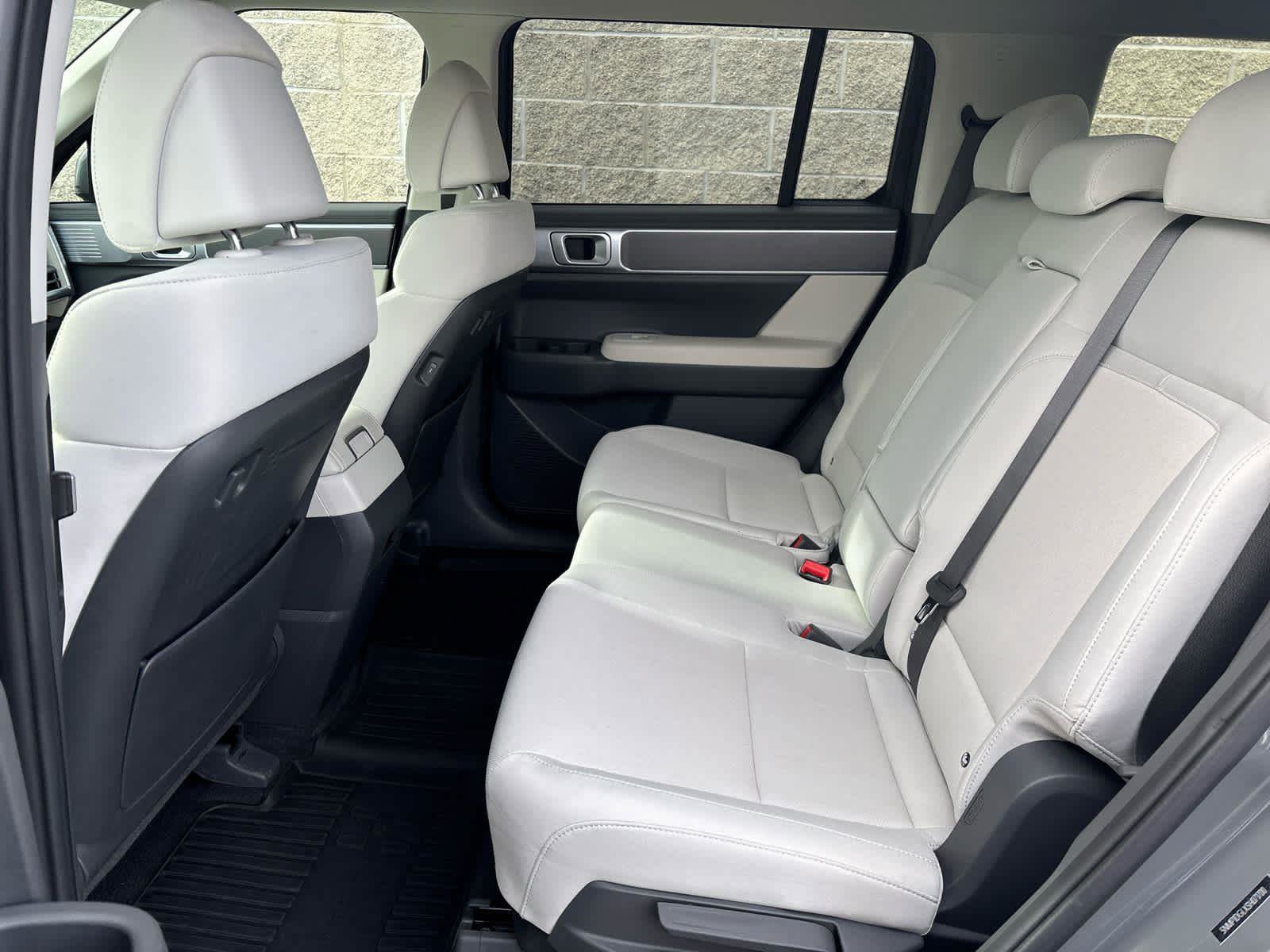 Used 2025 Hyundai Santa Fe SE image 39