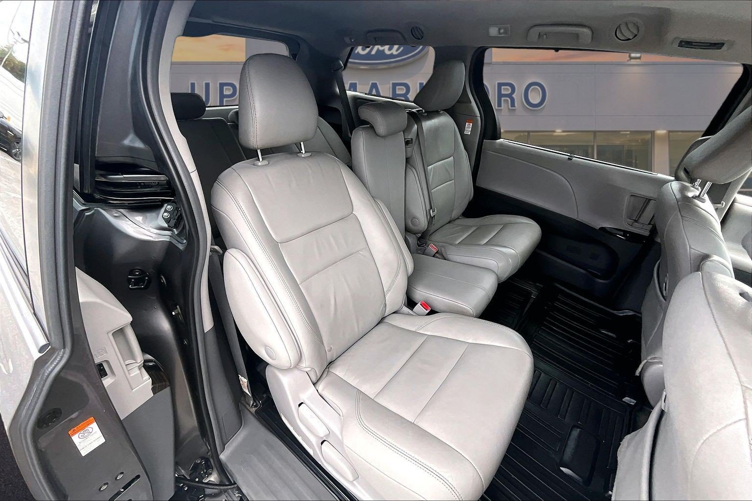 Used 2018 Toyota Sienna XLE w/ XLE Navigation Package FWD image 25