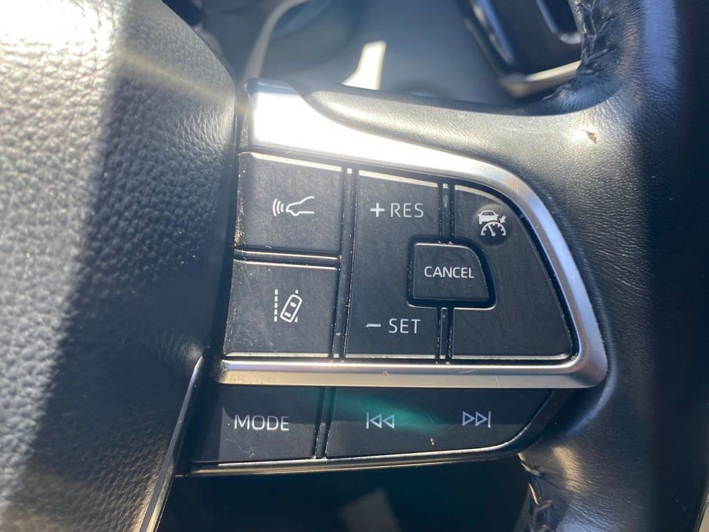 Used 2021 Toyota Highlander XLE FWD image 28