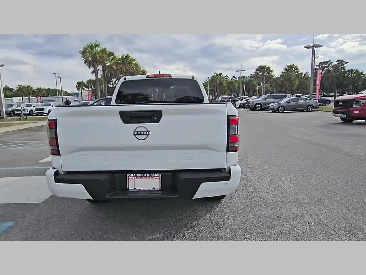 Used 2025 Nissan Frontier SV image 31