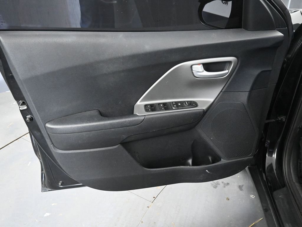 Used 2017 Kia Niro LX image 15