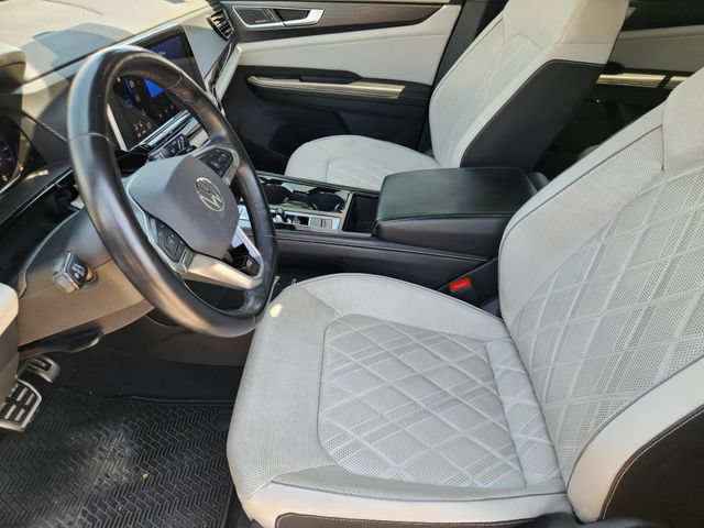 Used 2024 Volkswagen Atlas Cross Sport SEL Premium R-Line AWD/4WD image 12
