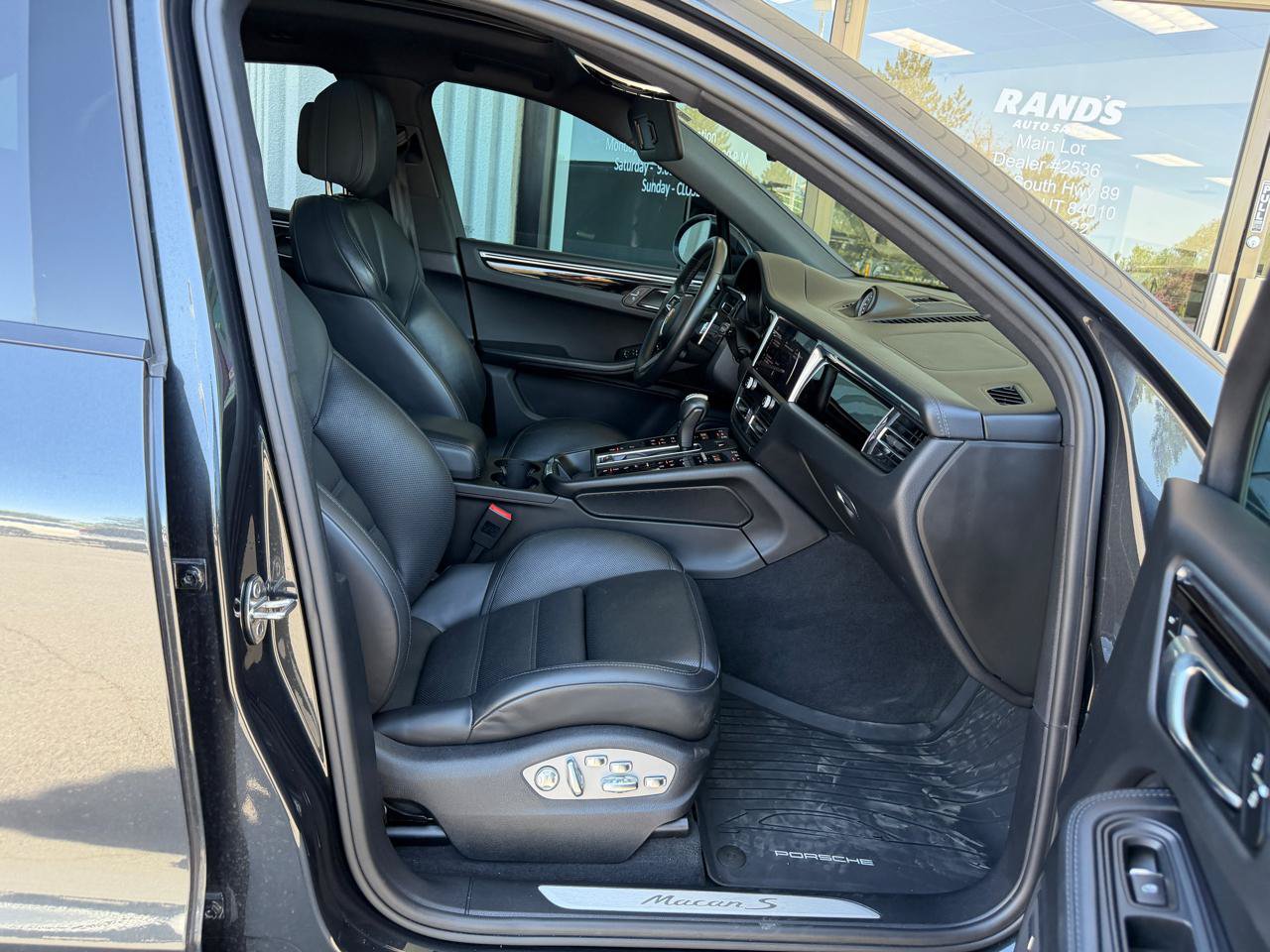 Used 2022 Porsche Macan S w/ Premium Package Plus AWD/4WD image 24