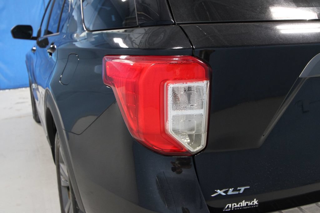 Used 2021 Ford Explorer XLT w/ Equipment Group 202A AWD/4WD image 40
