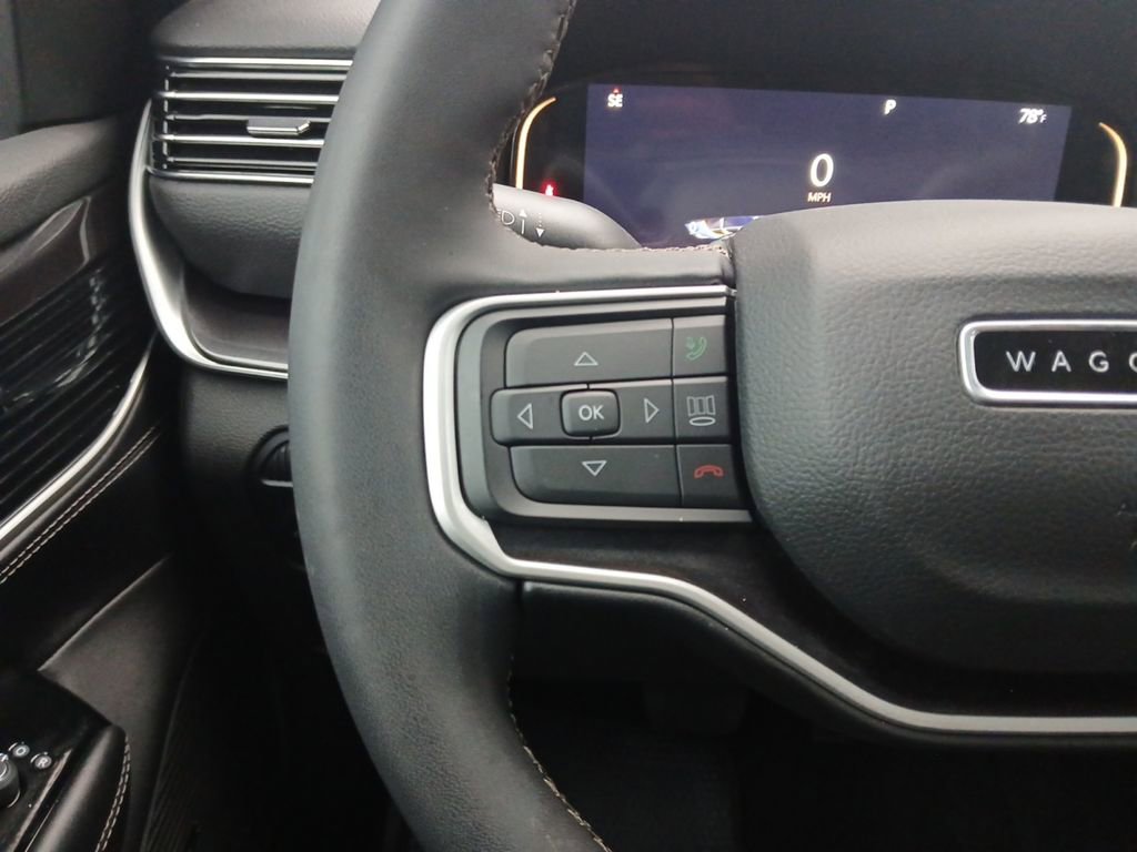 Used 2023 Jeep Wagoneer 4WD w/ Premium Group I image 11