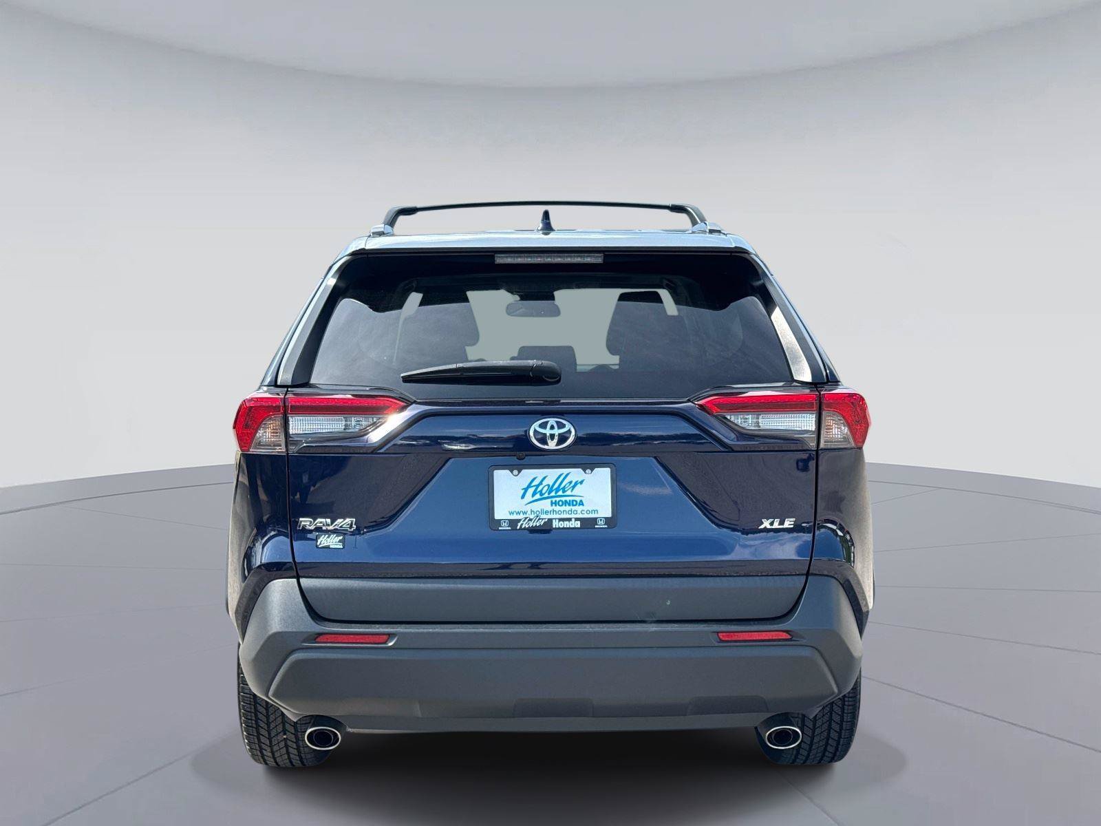 Used 2022 Toyota RAV4 XLE Premium FWD image 5