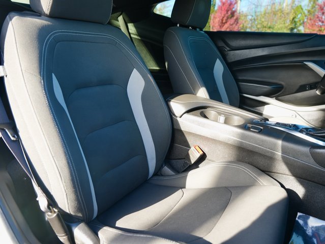 Used 2023 Chevrolet Camaro LT image 9