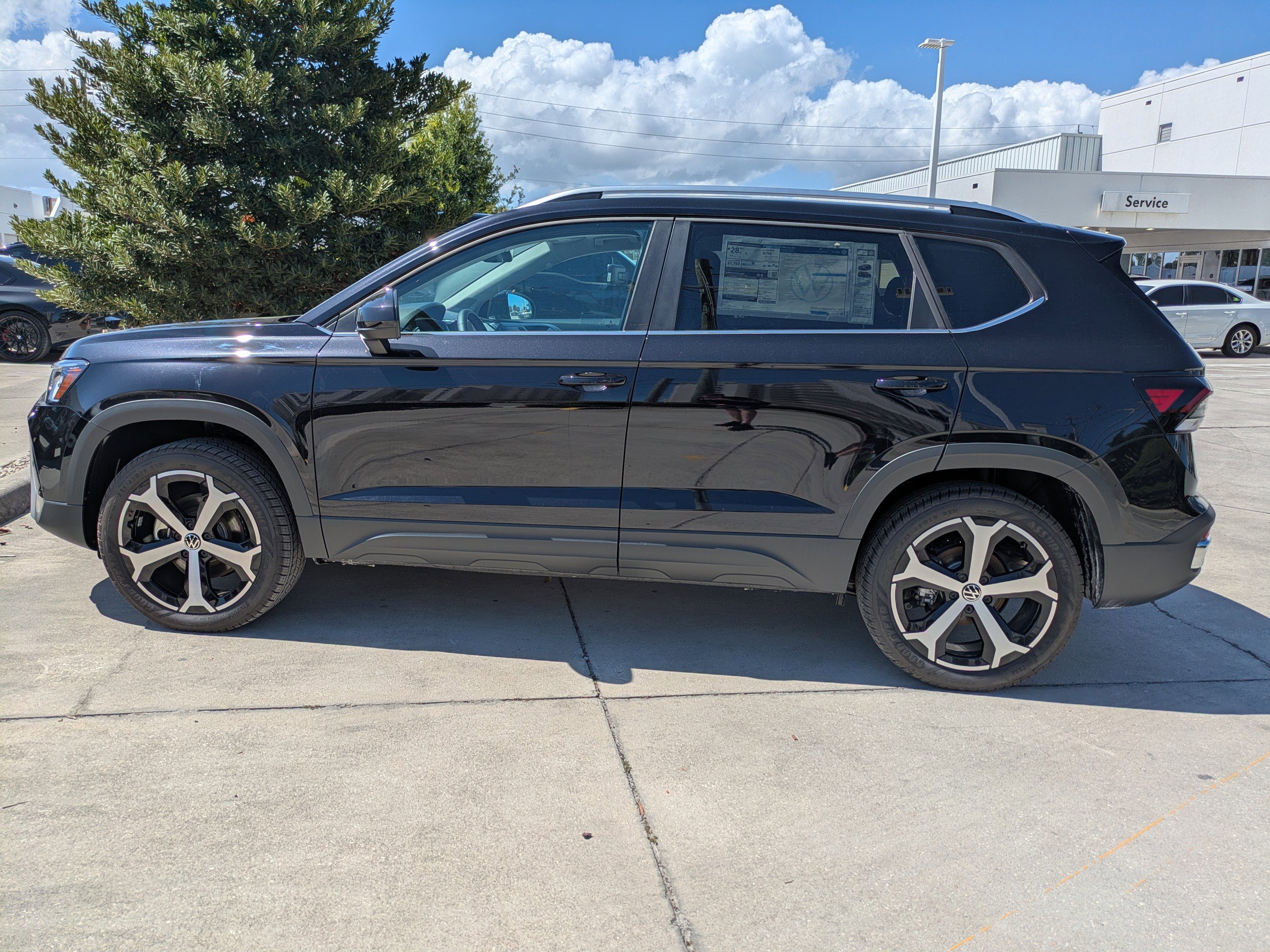 New 2026 Volkswagen Taos SEL AWD/4WD image 7