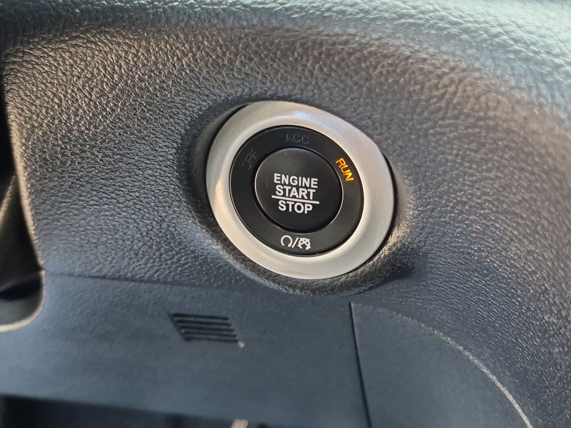 Used 2025 Chrysler Pacifica Limited FWD image 19