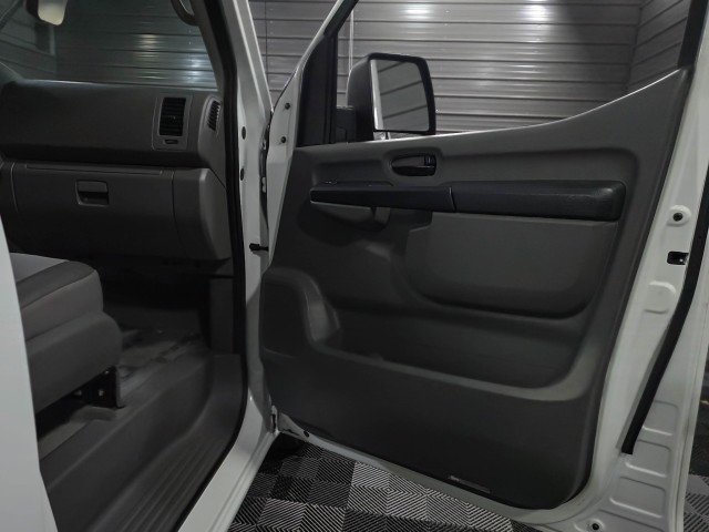 Used 2018 Nissan NV 3500 SV image 29