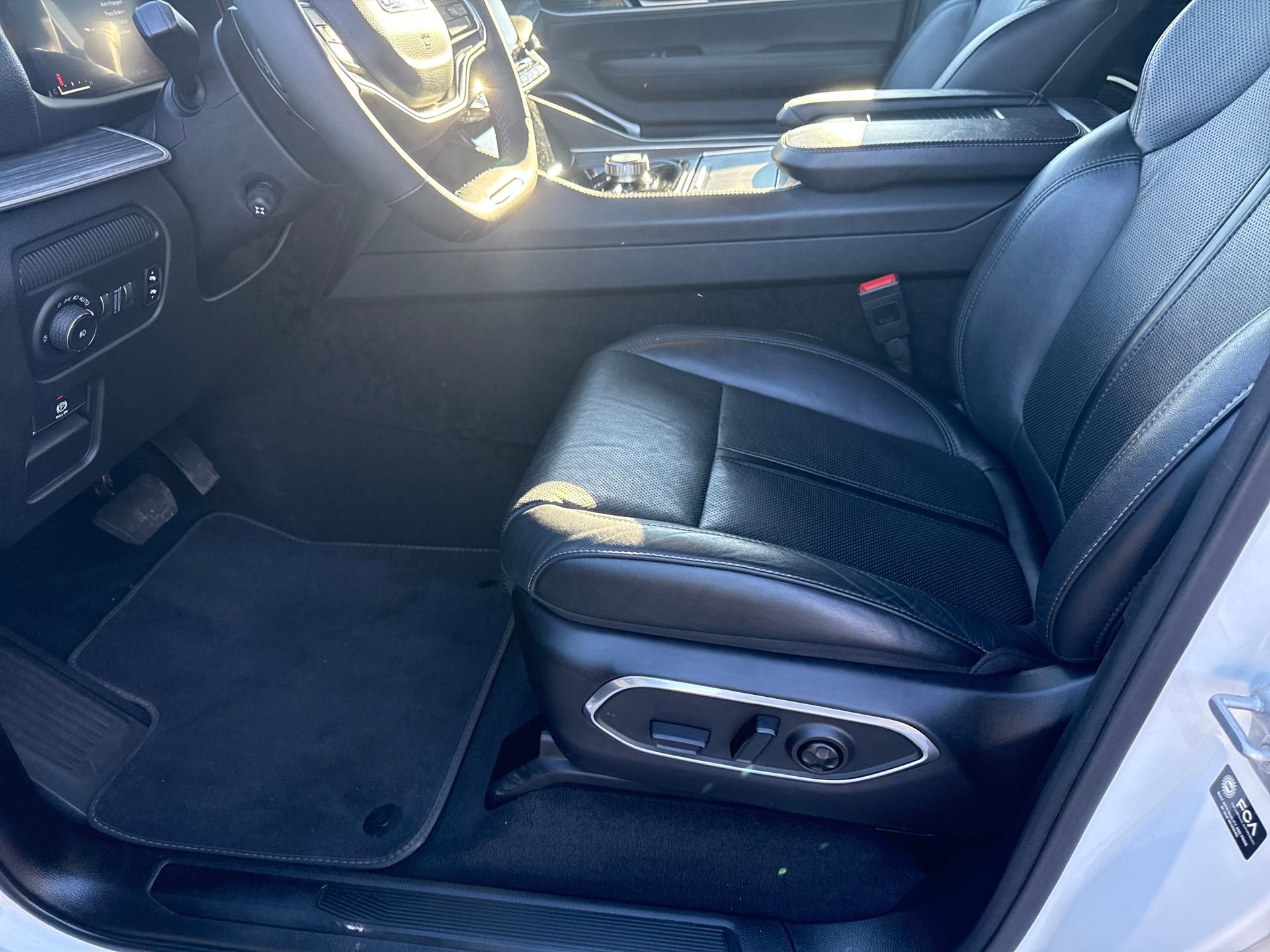 Used 2024 Jeep Wagoneer Series III image 11