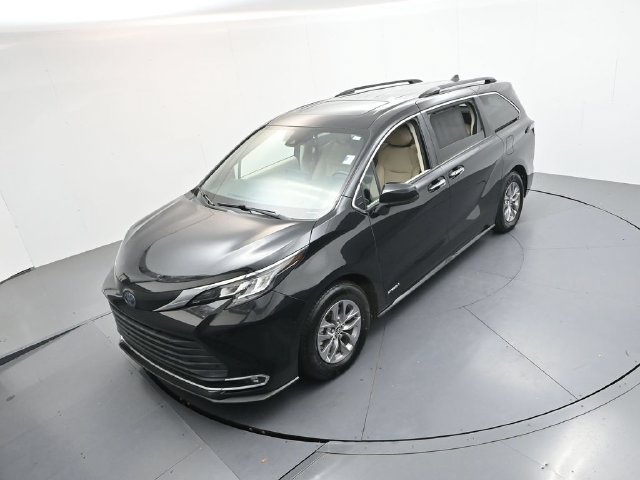 Used 2021 Toyota Sienna XLE FWD image 37