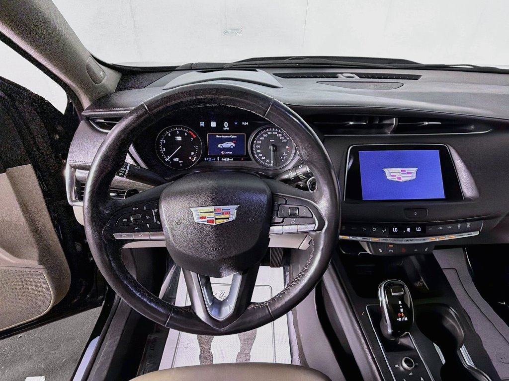 Used 2020 Cadillac XT4 Premium Luxury w/ Sun And Sound Package AWD/4WD image 11