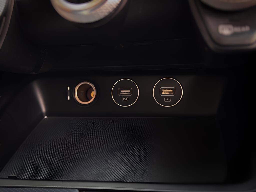 Used 2023 Genesis G70 3.3T image 15
