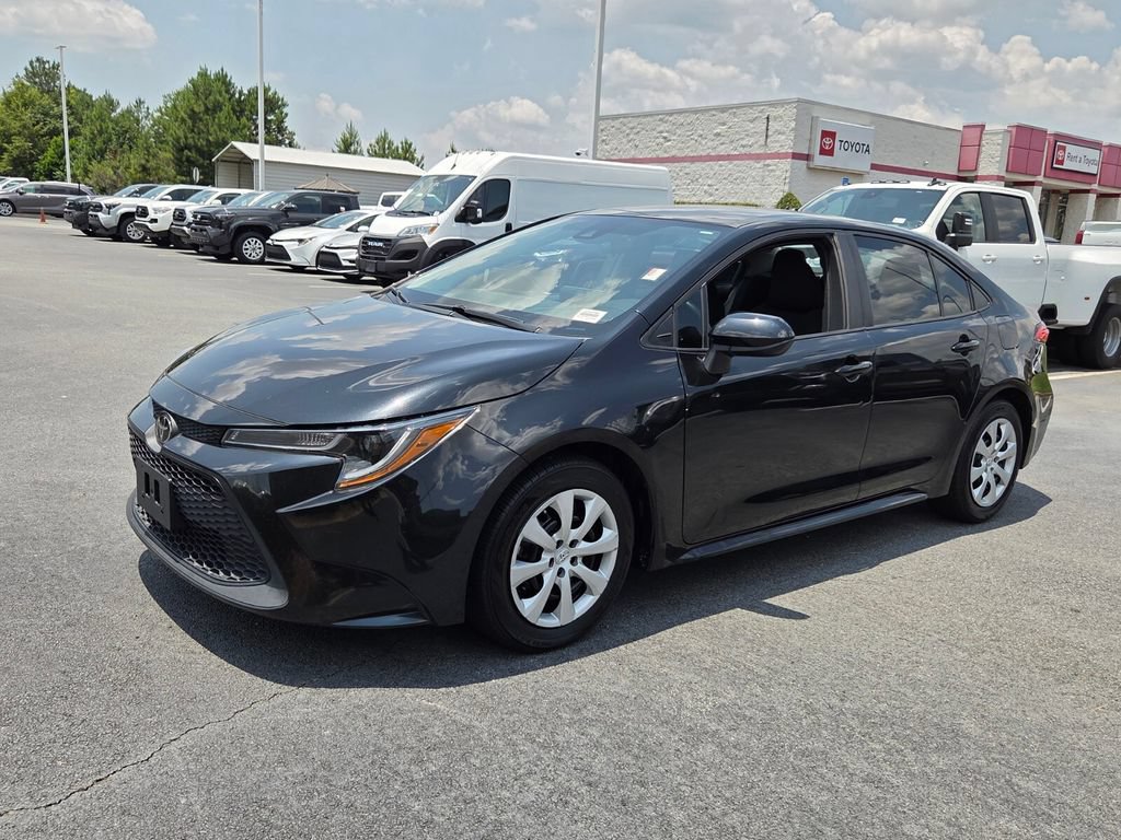 Used 2022 Toyota Corolla LE FWD image 3
