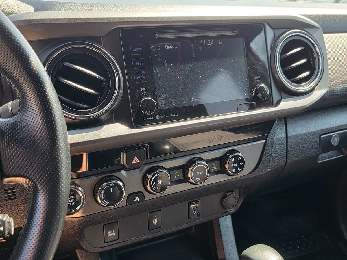 Used 2017 Toyota Tacoma TRD Sport w/ Tow Package (A/T) AWD/4WD image 30