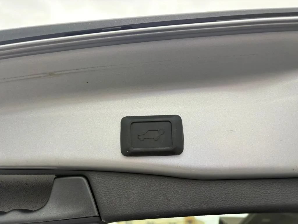 Used 2019 Toyota RAV4 XLE w/ Convenience Package AWD/4WD image 11
