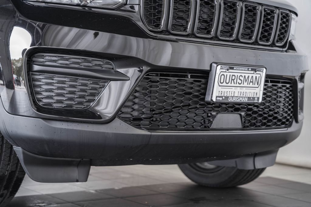 New 2025 Jeep Grand Cherokee Altitude w/ Trailer Tow Package image 13