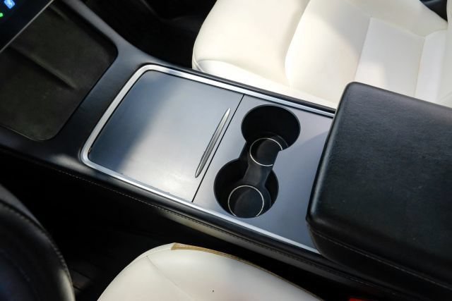 Used 2022 Tesla Model Y Performance AWD/4WD image 26